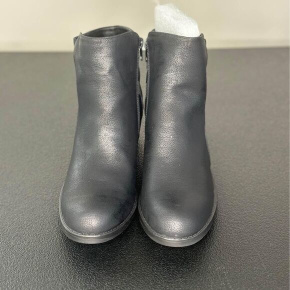 Size 10 “Murphy” Boot, Easy Street, Black Matte (MSRP $60) - Picture 3 of 6